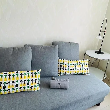 Kotimaailma Helsinki - Valoisa Yksioe Tikkurilan Kupeessa